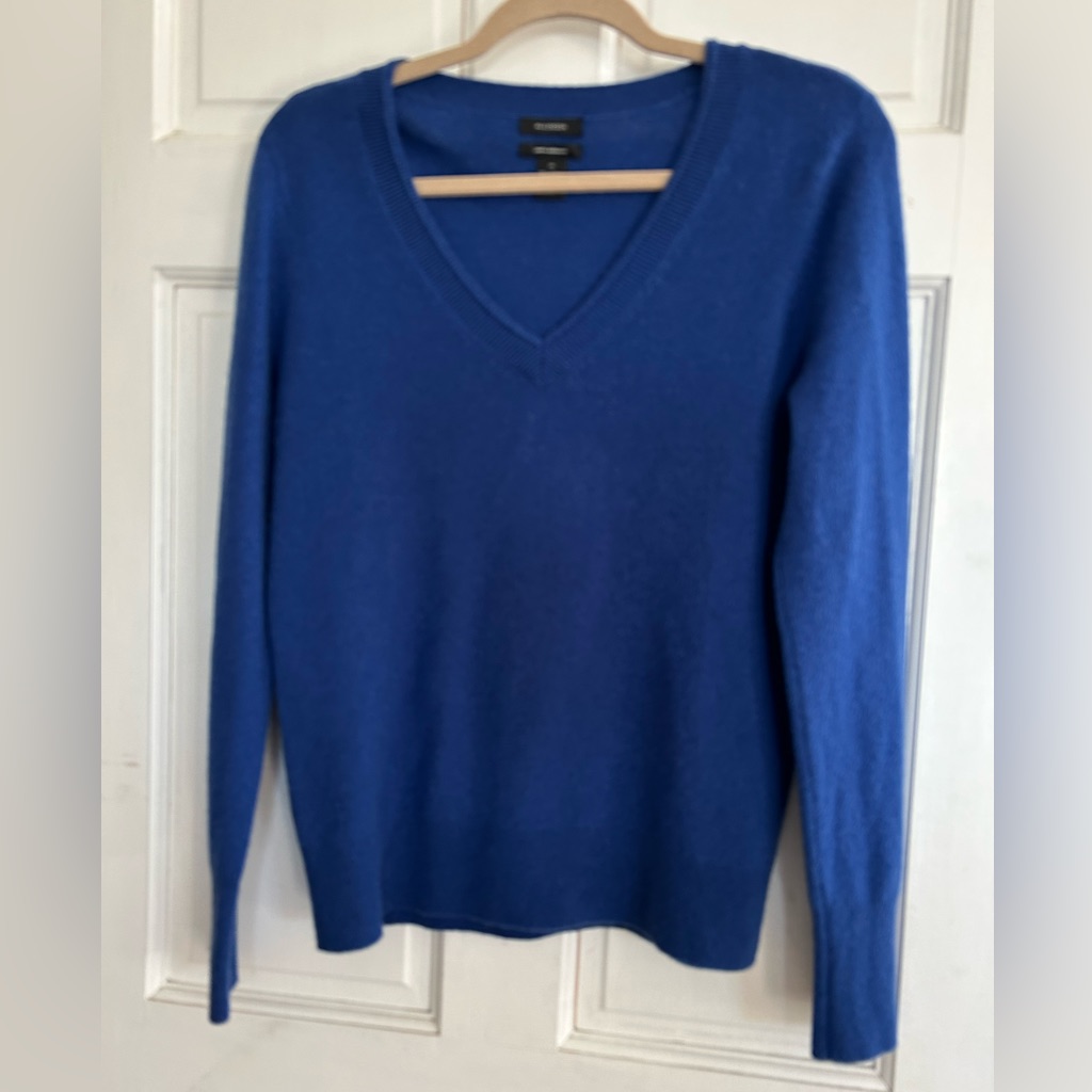 Like New! Halogen 100% Cashmere Royal Blue V-Neck Sweater. Size Medium